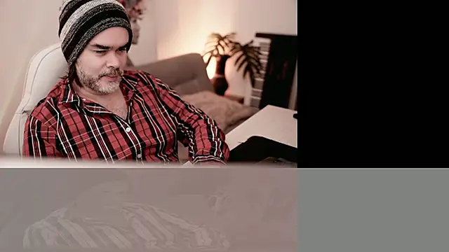 Snapshot of Sanders_White chatting on 01/21/25, 04:37 Sanders White online show from 01/21/25, 04:37