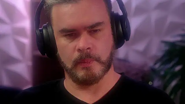 Snapshot of Sanders_White chatting on 01/07/26, 03:42 Sanders White online show from 01/07/26, 03:42