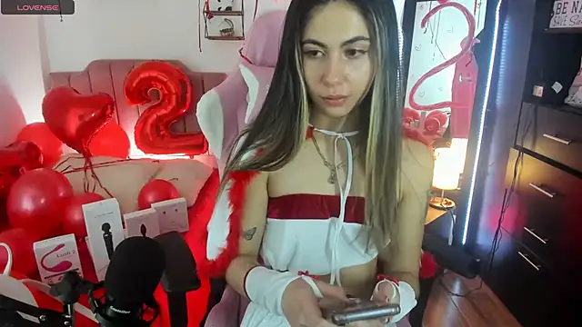 lilly sweett online show from 12/15/24, 07:02