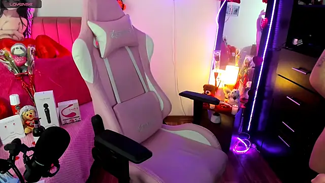 lilly sweett online show from 02/15/25, 06:44