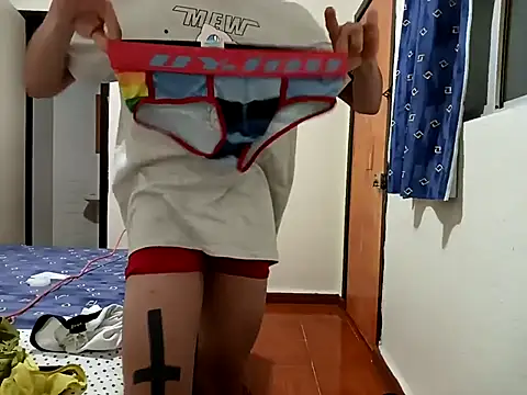 Snapshot of Latinopervs chatting on 02/18/25, 07:10 Latinopervs online show from 02/18/25, 07:10