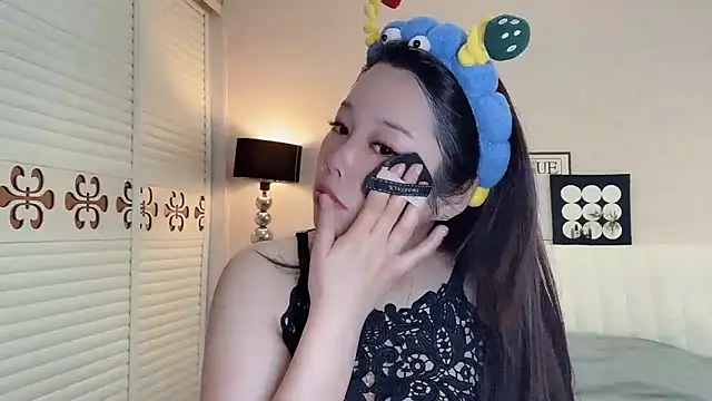 Snapshot of kk_lele chatting on 04/17/26, 04:04 kk lele online show from 04/17/26, 04:04