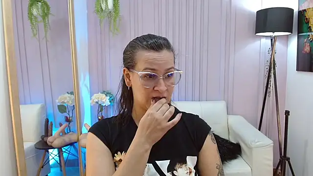 Britney taylor  online show from 12/30/24, 09:19