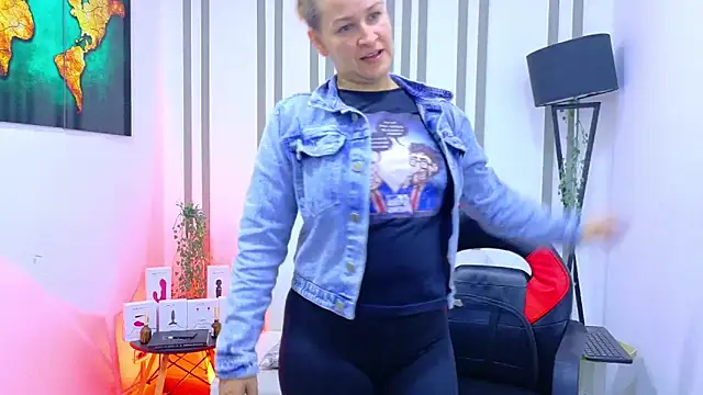 Britney taylor  online show from 12/15/25, 09:08