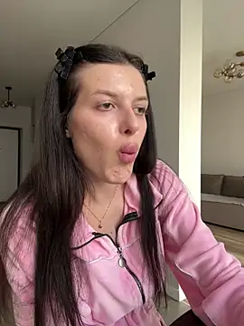 Snapshot of little_belucci chatting on 06/16/26, 03:25 little belucci online show from 06/16/26, 03:25