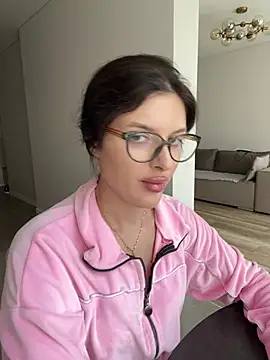 Snapshot of little_belucci chatting on 06/17/26, 12:18 little belucci online show from 06/17/26, 12:18
