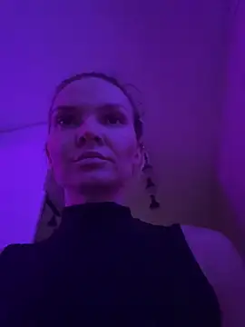 Snapshot of _alleyesonme_ chatting on 10/25/25, 03:29 alleyesonme online show from 10/25/25, 03:29