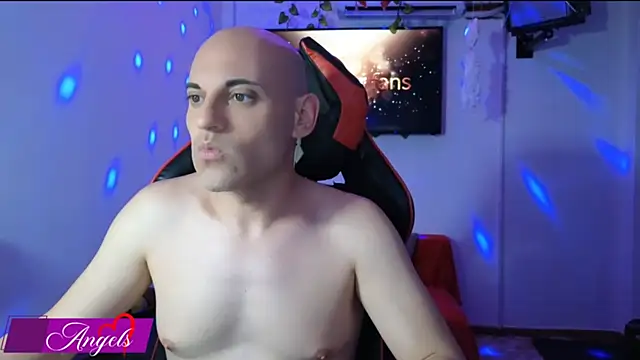 Snapshot of smangels chatting on 01/31/25, 11:35 smangels online show from 01/31/25, 11:35