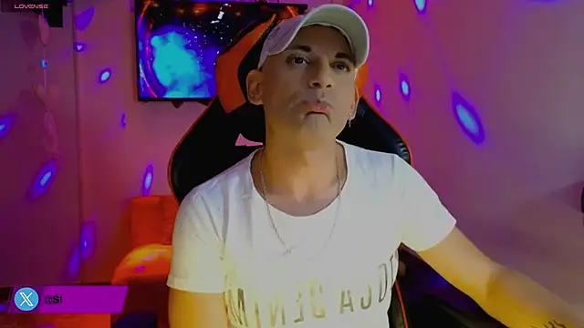 Snapshot of smangels chatting on 03/13/25, 03:44 smangels online show from 03/13/25, 03:44