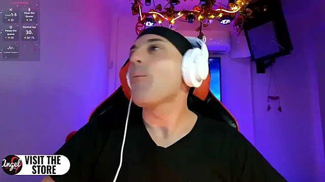 Snapshot of smangels chatting on 04/15/26, 05:03 smangels online show from 04/15/26, 05:03