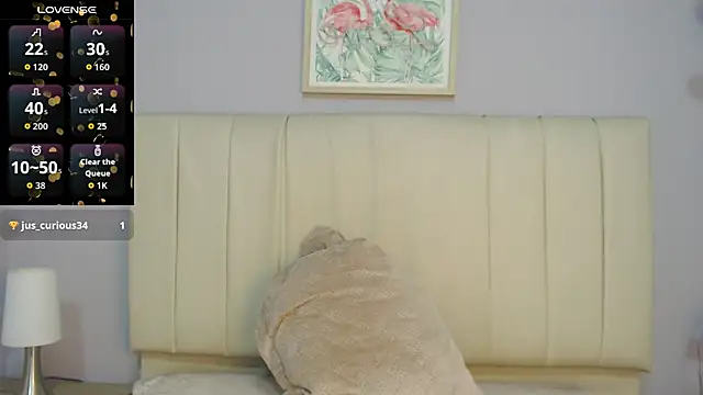 Snapshot of amy_le01 chatting on 11/14/25, 01:43 amy le01 online show from 11/14/25, 01:43