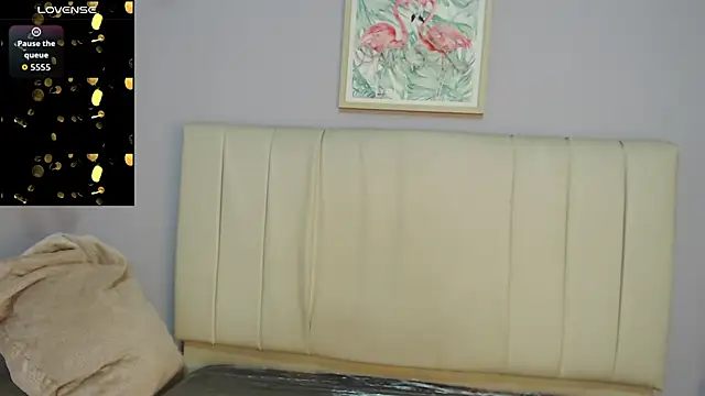 Snapshot of amy_le01 chatting on 12/03/25, 01:42 amy le01 online show from 12/03/25, 01:42