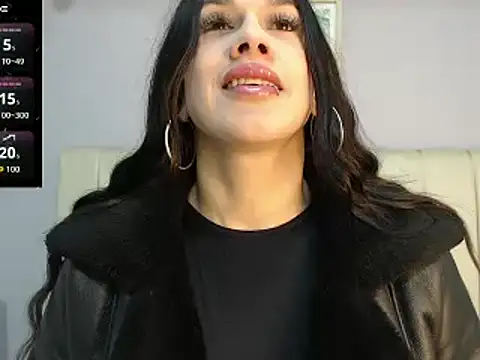 Snapshot of amy_le01 chatting on 12/19/25, 01:40 amy le01 online show from 12/19/25, 01:40