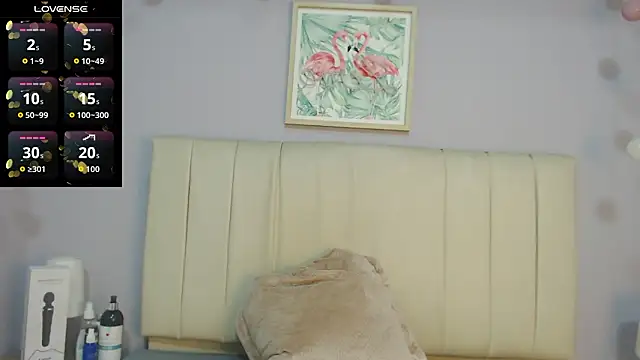 Snapshot of amy_le01 chatting on 02/25/26, 01:32 amy le01 online show from 02/25/26, 01:32
