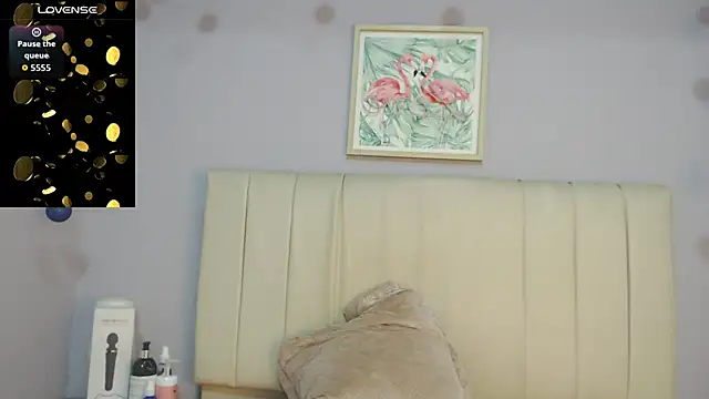 Snapshot of amy_le01 chatting on 02/26/26, 01:43 amy le01 online show from 02/26/26, 01:43