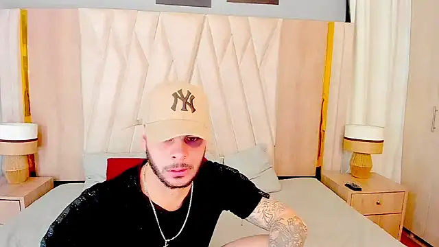 Snapshot of hottstuffx69 chatting on 11/04/25, 02:54 hottstuffx69 online show from 11/04/25, 02:54