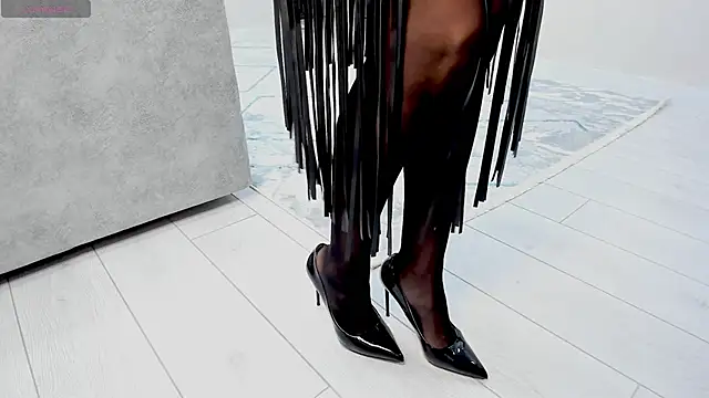 Snapshot of HotyPlays chatting on 12/14/24, 12:23 HotyPlays online show from 12/14/24, 12:23