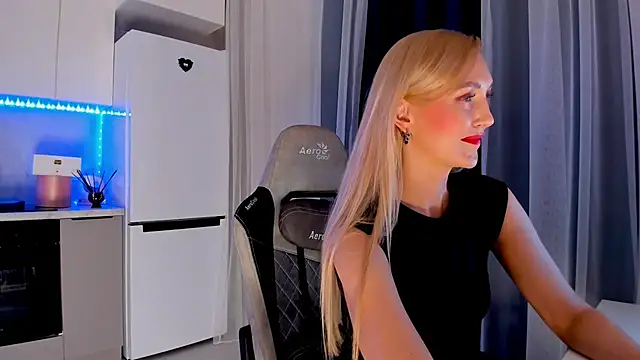 Snapshot of HotyPlays chatting on 02/13/25, 01:05 HotyPlays online show from 02/13/25, 01:05