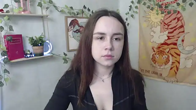 Snapshot of VeryVeryVeryShy_ chatting on 04/04/26, 05:38 VeryVeryVeryShy online show from 04/04/26, 05:38