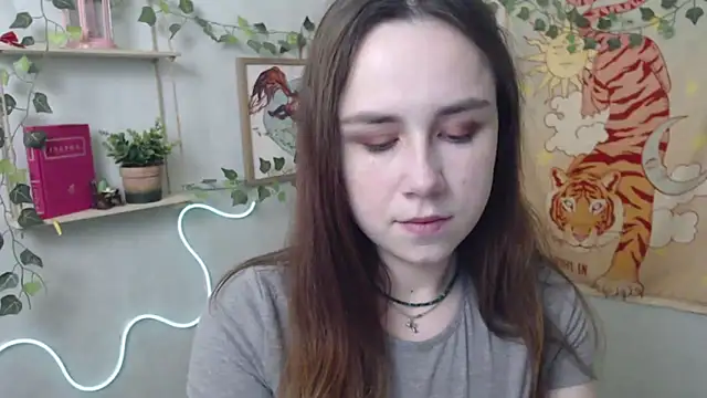 Snapshot of VeryVeryVeryShy_ chatting on 04/11/26, 05:34 VeryVeryVeryShy online show from 04/11/26, 05:34