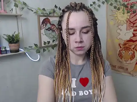 VeryVeryVeryShy  online show from 05/05/26, 05:26