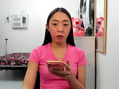 Snapshot of ErikaJayne4u chatting on 03/16/26, 05:44 ErikaJayne4u online show from 03/16/26, 05:44