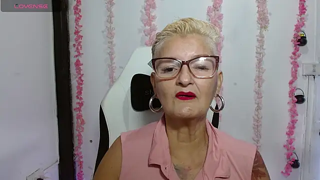 Snapshot of bety-cum2 chatting on 07/03/26, 12:44 bety-cum2 online show from 07/03/26, 12:44