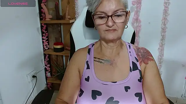Snapshot of bety-cum2 chatting on 07/15/26, 10:53 bety-cum2 online show from 07/15/26, 10:53