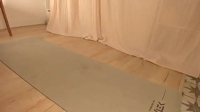 hee jeen online show from 03/07/25, 01:20