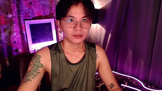 Snapshot of Sexy_Handsome_Drex chatting on 12/15/24, 06:51 Sexy Handsome Drex online show from 12/15/24, 06:51