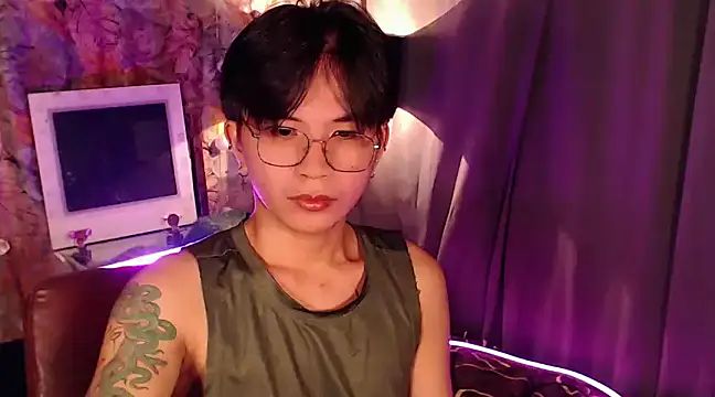 Snapshot of Sexy_Handsome_Drex chatting on 12/15/24, 10:07 Sexy Handsome Drex online show from 12/15/24, 10:07