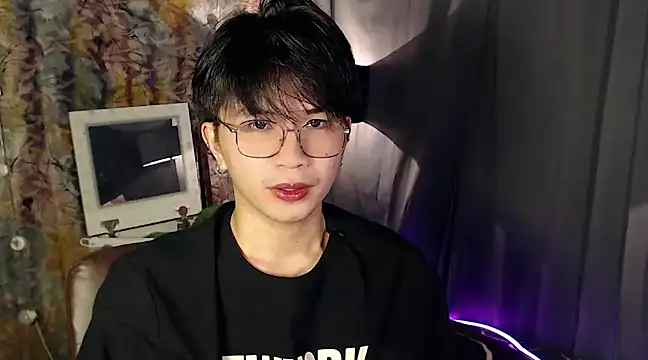 Snapshot of Sexy_Handsome_Drex chatting on 12/18/24, 10:19 Sexy Handsome Drex online show from 12/18/24, 10:19