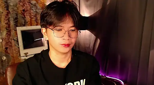 Snapshot of Sexy_Handsome_Drex chatting on 12/18/24, 01:23 Sexy Handsome Drex online show from 12/18/24, 01:23