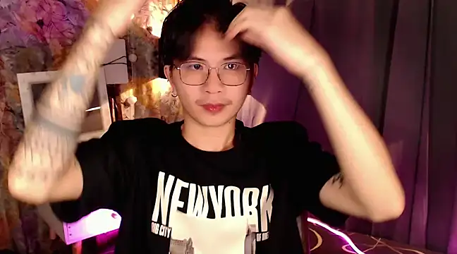 Snapshot of Sexy_Handsome_Drex chatting on 12/24/24, 02:12 Sexy Handsome Drex online show from 12/24/24, 02:12