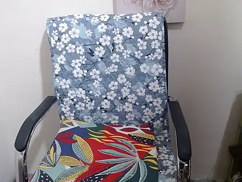 Snapshot of Skinny_regie99xxx chatting on 04/06/26, 02:20 Skinny regie99xxx online show from 04/06/26, 02:20