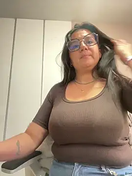 Snapshot of SWEETLILY18 chatting on 01/04/25, 02:46 SWEETLILY18 online show from 01/04/25, 02:46