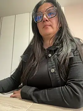 Snapshot of SWEETLILY18 chatting on 01/08/25, 04:22 SWEETLILY18 online show from 01/08/25, 04:22