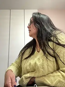 Snapshot of SWEETLILY18 chatting on 01/10/25, 03:27 SWEETLILY18 online show from 01/10/25, 03:27