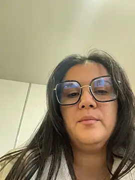 Snapshot of SWEETLILY18 chatting on 01/18/25, 03:59 SWEETLILY18 online show from 01/18/25, 03:59