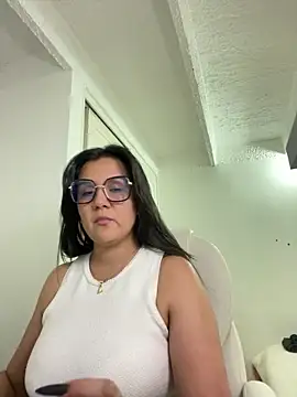 Snapshot of SWEETLILY18 chatting on 01/21/25, 10:30 SWEETLILY18 online show from 01/21/25, 10:30