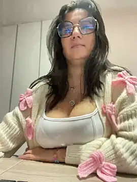 Snapshot of SWEETLILY18 chatting on 01/28/25, 11:28 SWEETLILY18 online show from 01/28/25, 11:28