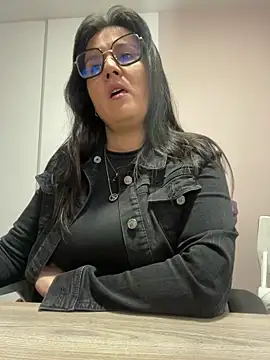 Snapshot of SWEETLILY18 chatting on 02/01/25, 11:32 SWEETLILY18 online show from 02/01/25, 11:32