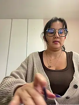 Snapshot of SWEETLILY18 chatting on 02/04/25, 02:21 SWEETLILY18 online show from 02/04/25, 02:21