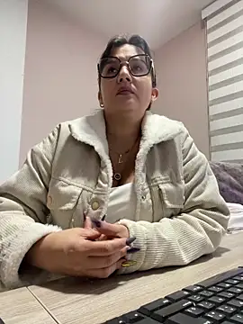 Snapshot of SWEETLILY18 chatting on 02/05/25, 11:23 SWEETLILY18 online show from 02/05/25, 11:23