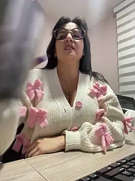 Snapshot of SWEETLILY18 chatting on 02/06/25, 11:21 SWEETLILY18 online show from 02/06/25, 11:21