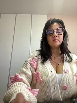 Snapshot of SWEETLILY18 chatting on 02/06/25, 02:37 SWEETLILY18 online show from 02/06/25, 02:37