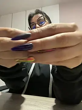 Snapshot of SWEETLILY18 chatting on 02/07/25, 11:12 SWEETLILY18 online show from 02/07/25, 11:12