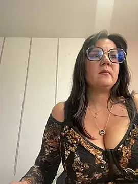 Snapshot of SWEETLILY18 chatting on 02/08/25, 05:39 SWEETLILY18 online show from 02/08/25, 05:39