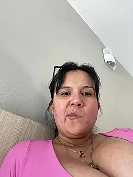 Snapshot of SWEETLILY18 chatting on 02/15/25, 04:34 SWEETLILY18 online show from 02/15/25, 04:34