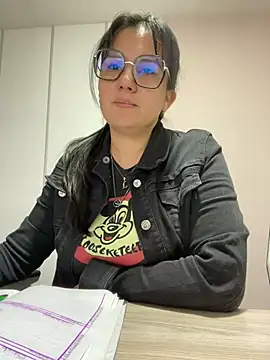 Snapshot of SWEETLILY18 chatting on 02/17/25, 11:13 SWEETLILY18 online show from 02/17/25, 11:13